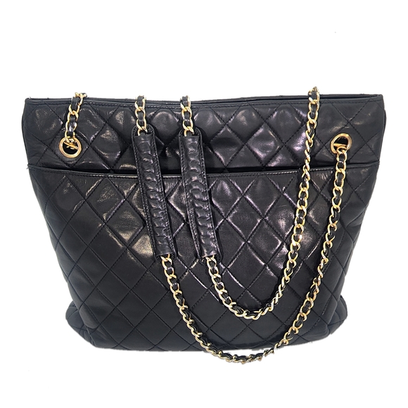 Vintage Chanel Tote Bag - Lambskin Quilted Leather w/ Gold Chain & CC Charm - Picture 4 of 15